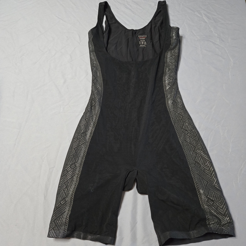 Assets Red Hot Label by Spanx Sz XL Black Bodysuit